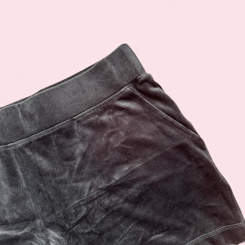 Juicy Couture black velour shorts rhinestone "Juicy" script back y2k early 2000s - Picture 5 of 5